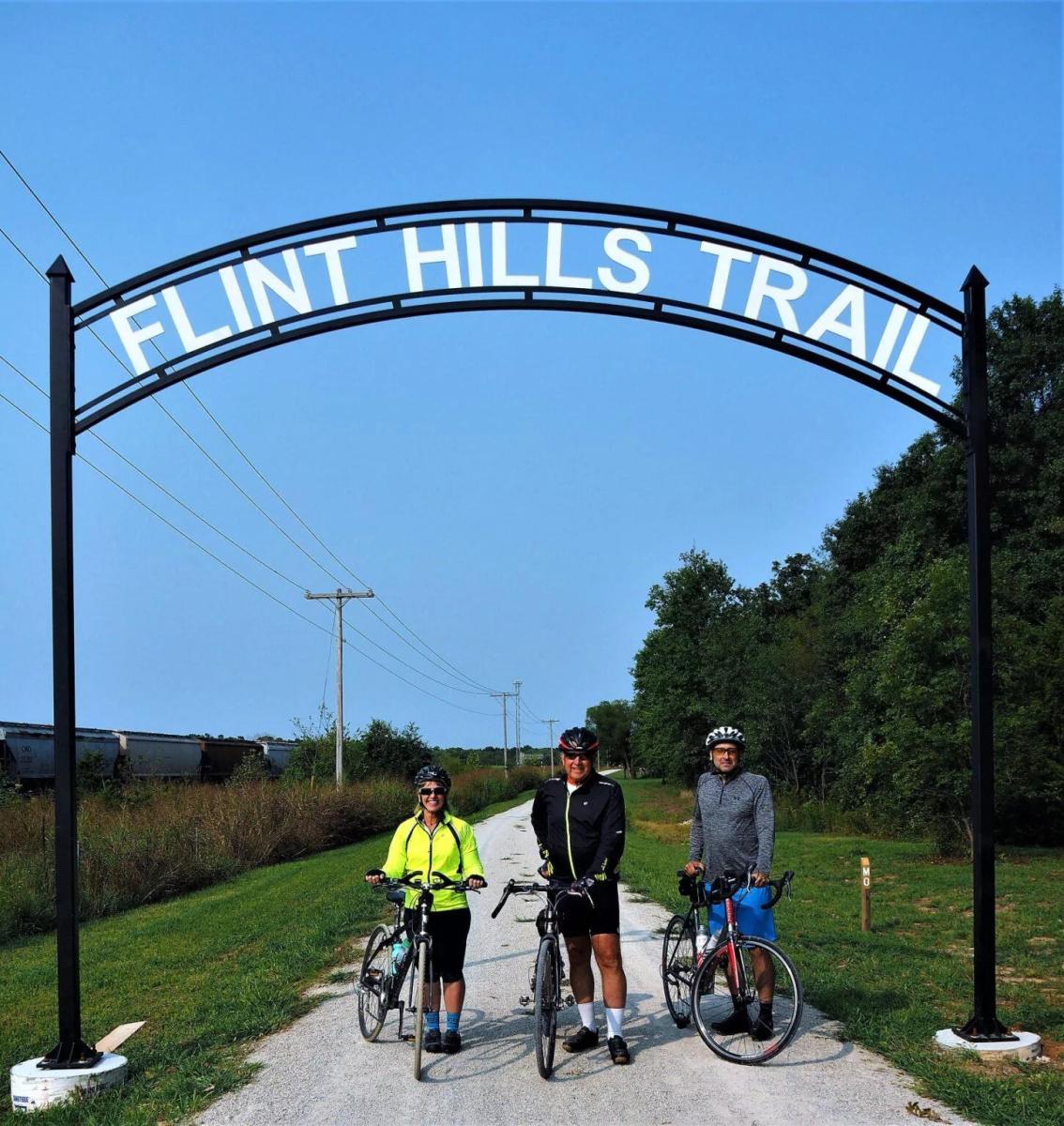  train sign with cyclists